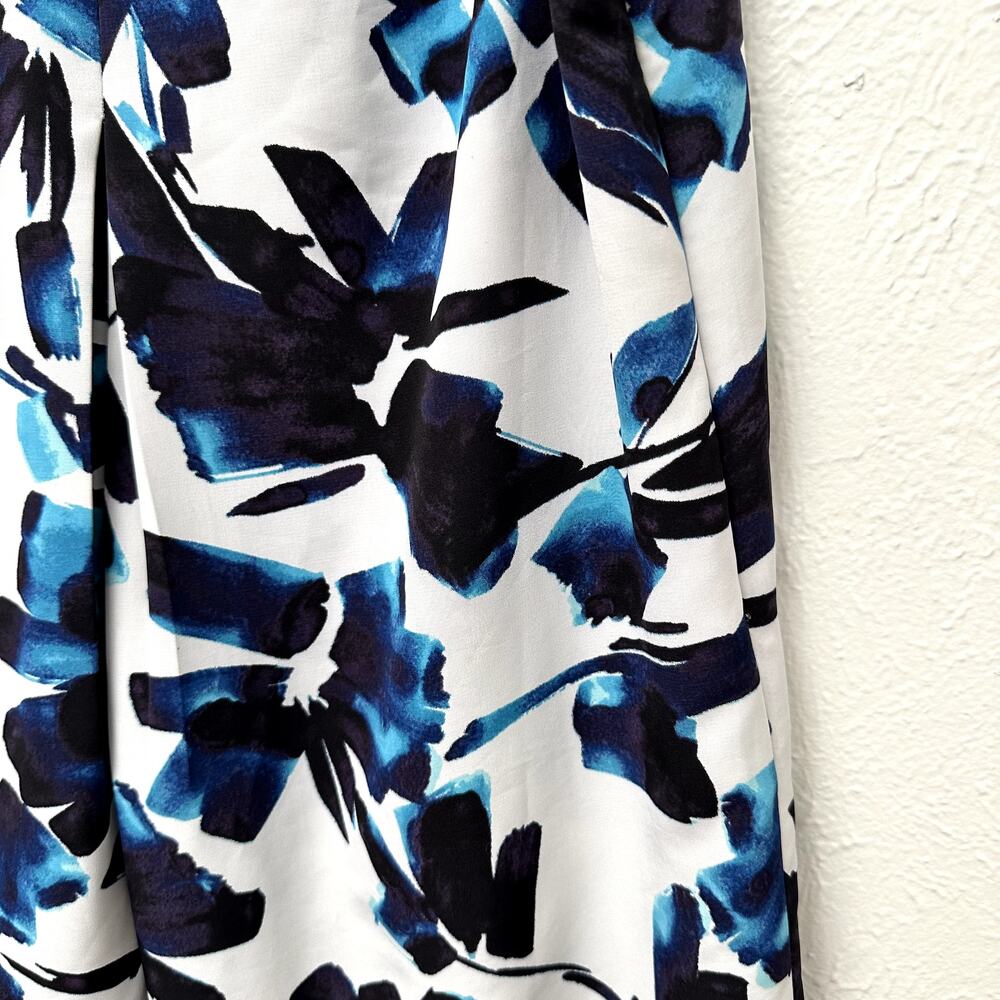 Simply Vera Wang Blue Black White Abstract Floral Shift Dress 4 Pleated V-Neck - Picture 4 of 6